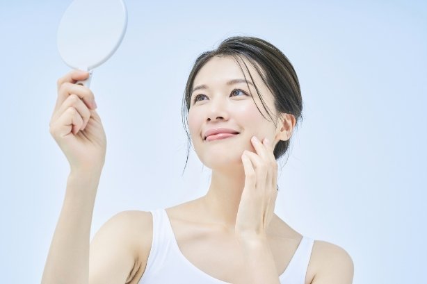 表情明亮的女人